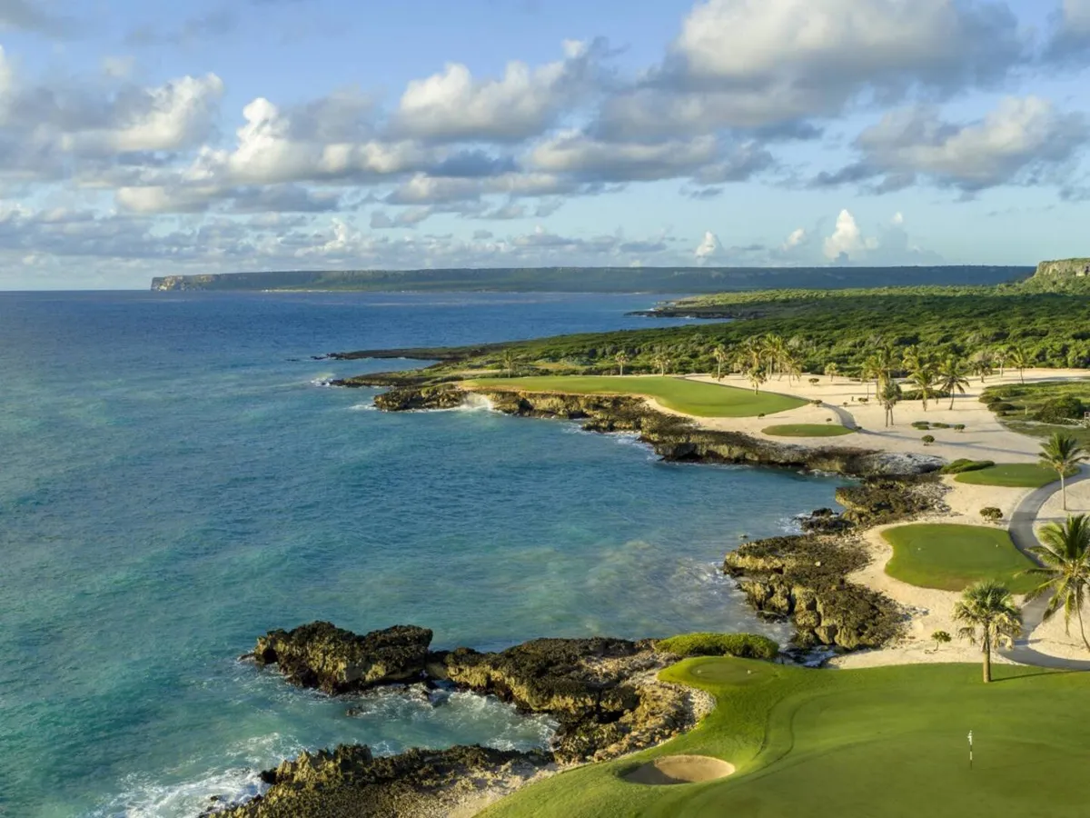 Vista aérea del campo de golf Las Iguanas