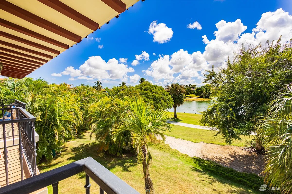 Amazing lake view from this apartment