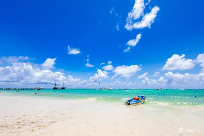 Los Corales Beach and sea view