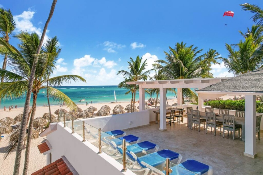 Terrace with ocean views at the condo