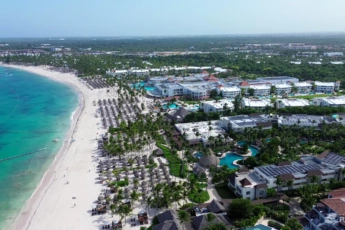 Dreams Royal Beach Punta Cana vs Hyatt Zilara Cap Cana — Prices, Pros & Cons, Key Differences