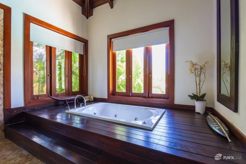 In-room jacuzzi In-room jacuzzi